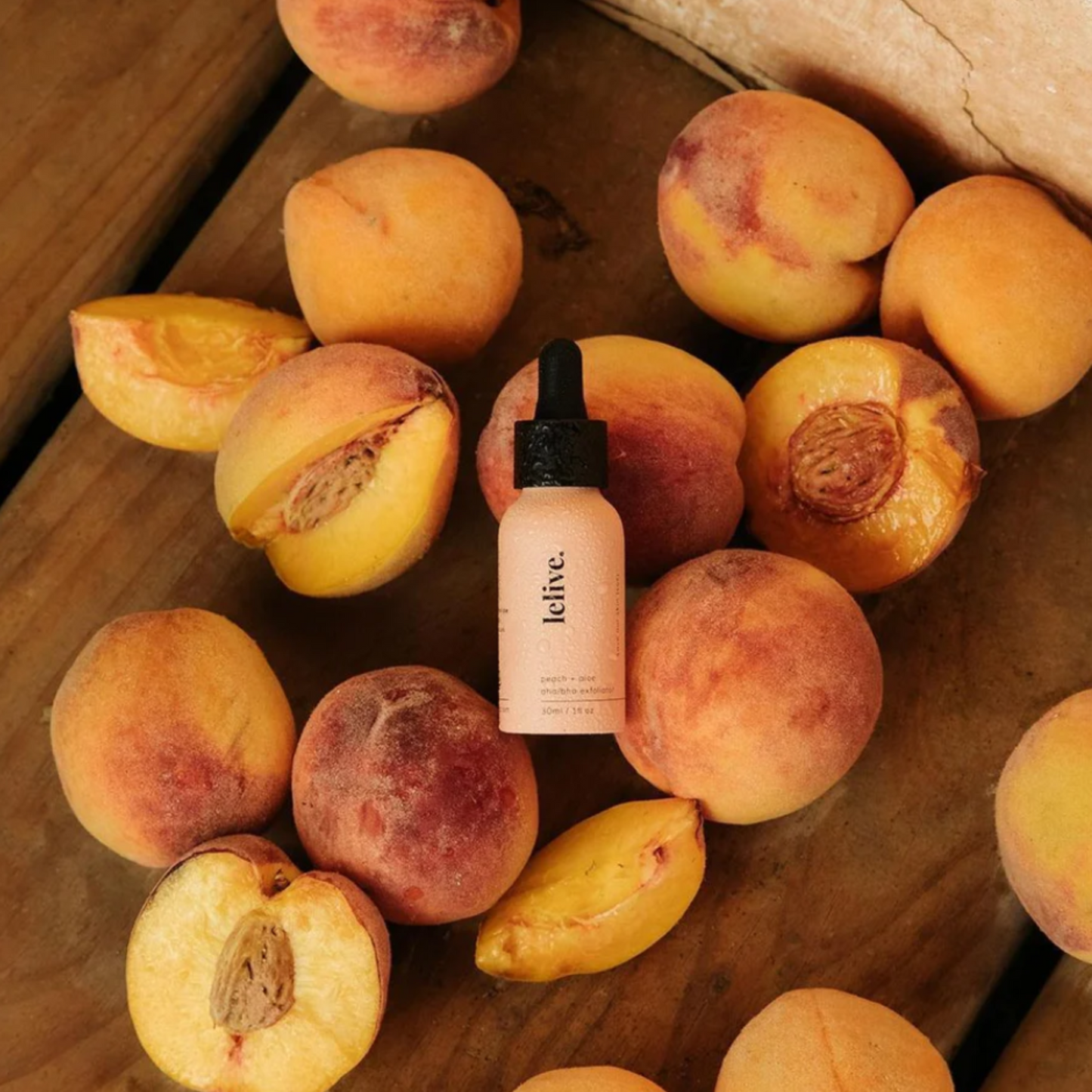lelive  | save our skin (sos) | peach + aloe aha/bha exfoliator | 40ml